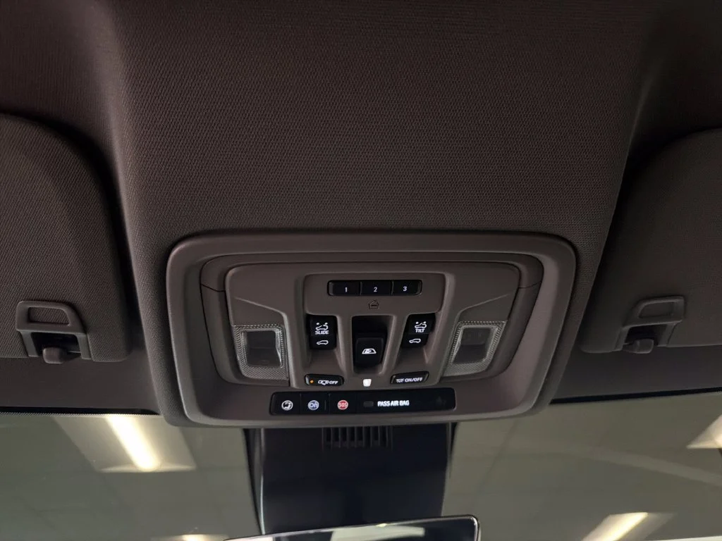 Used 2024 White GMC Denali image 20