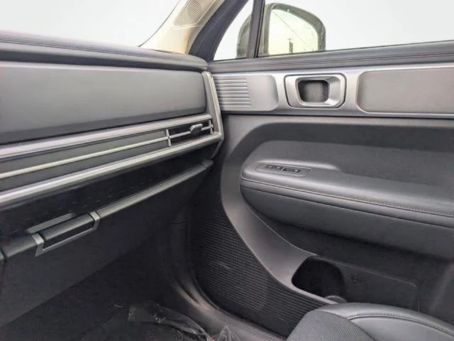 Used 2024 Green Hyundai SEL image 15