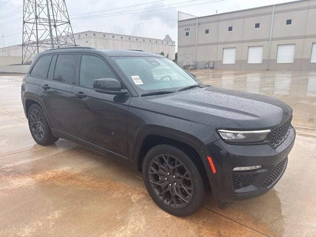 Used 2025 Black Jeep Summit image 3