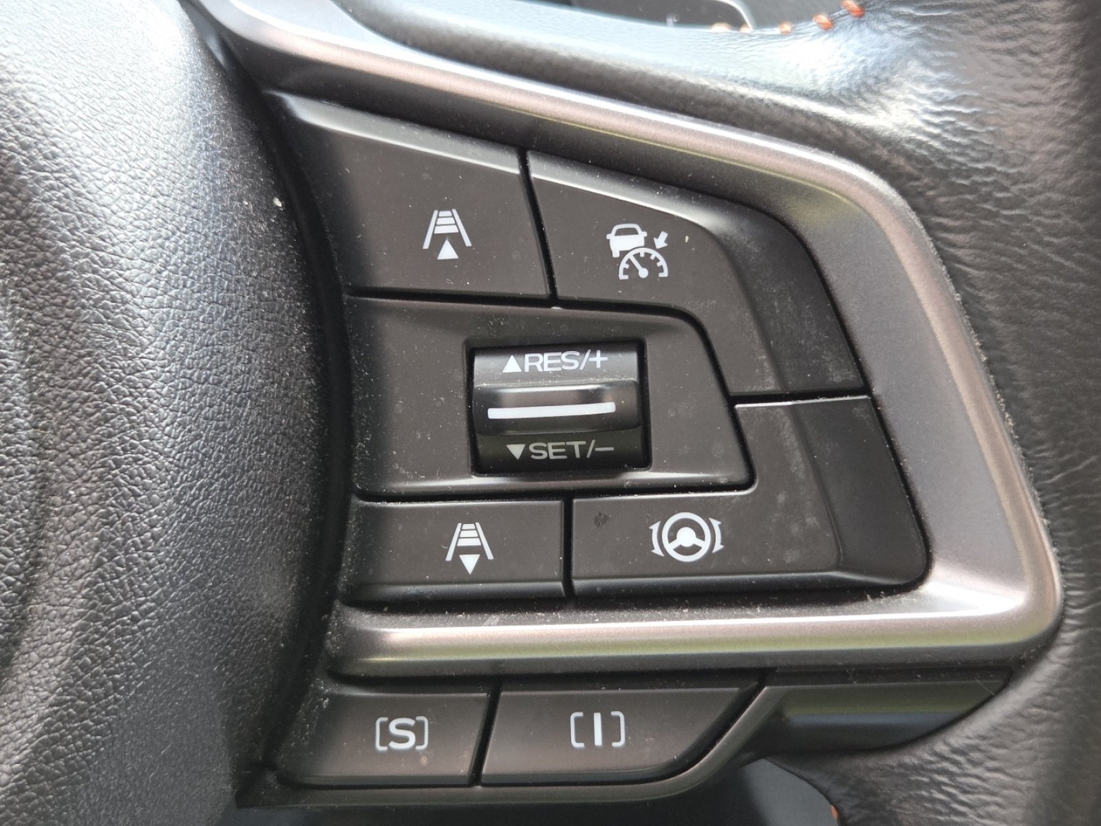 Used 2022 Crystal White Pearl Subaru Premium image 9