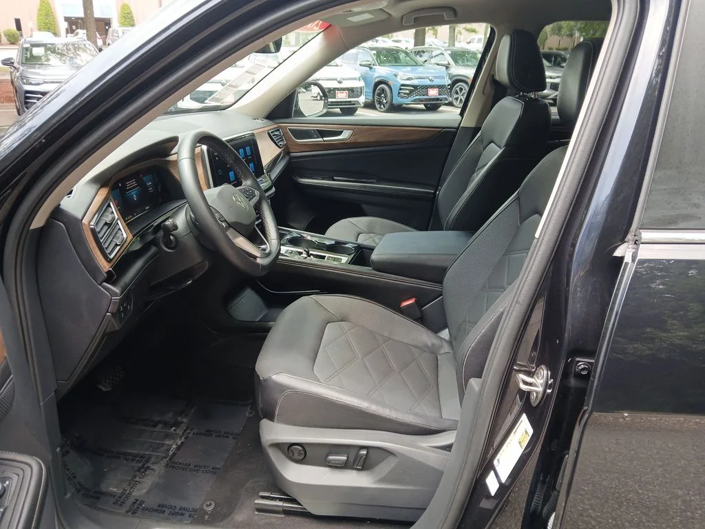 Used 2024 Black Volkswagen 2.0T SE w/Technology image 20