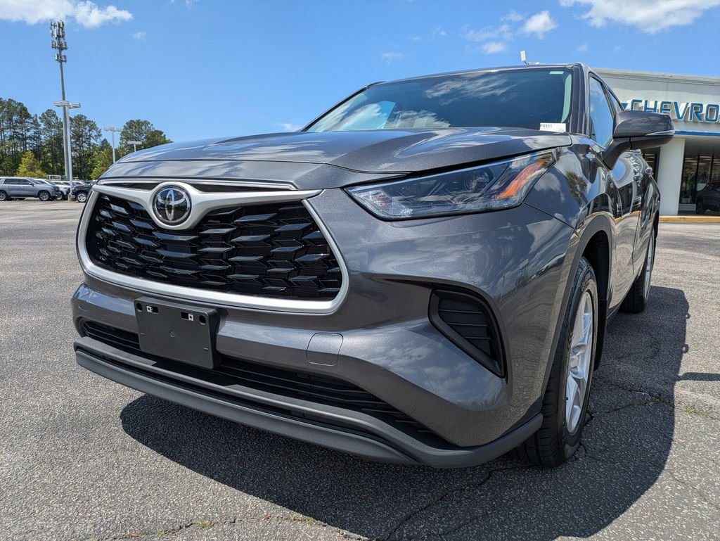 Used 2023 Gray Toyota L image 10