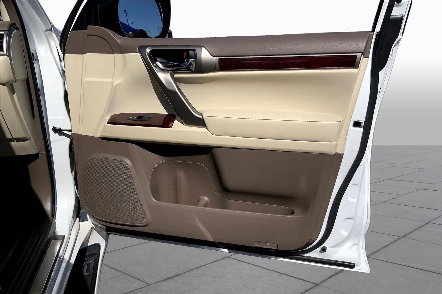 Used 2015 Starfire Pearl Lexus  image 23