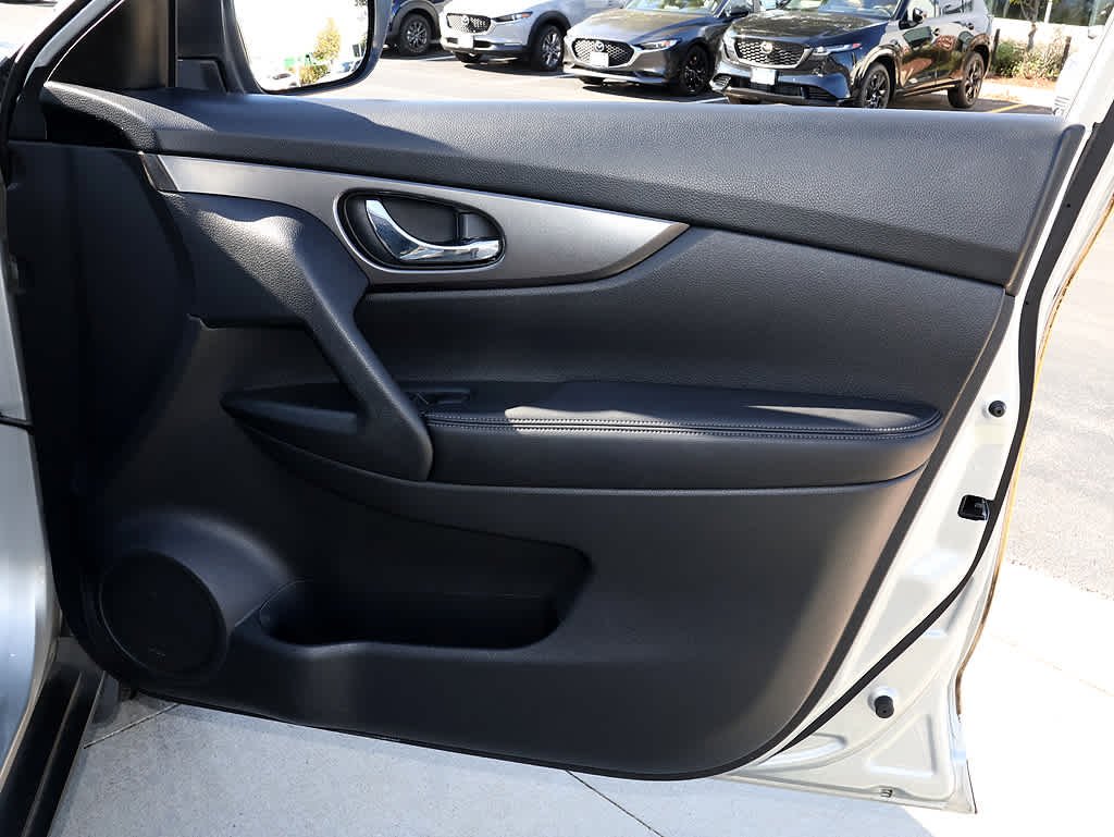 Used 2015 Brilliant Silver Nissan S image 25