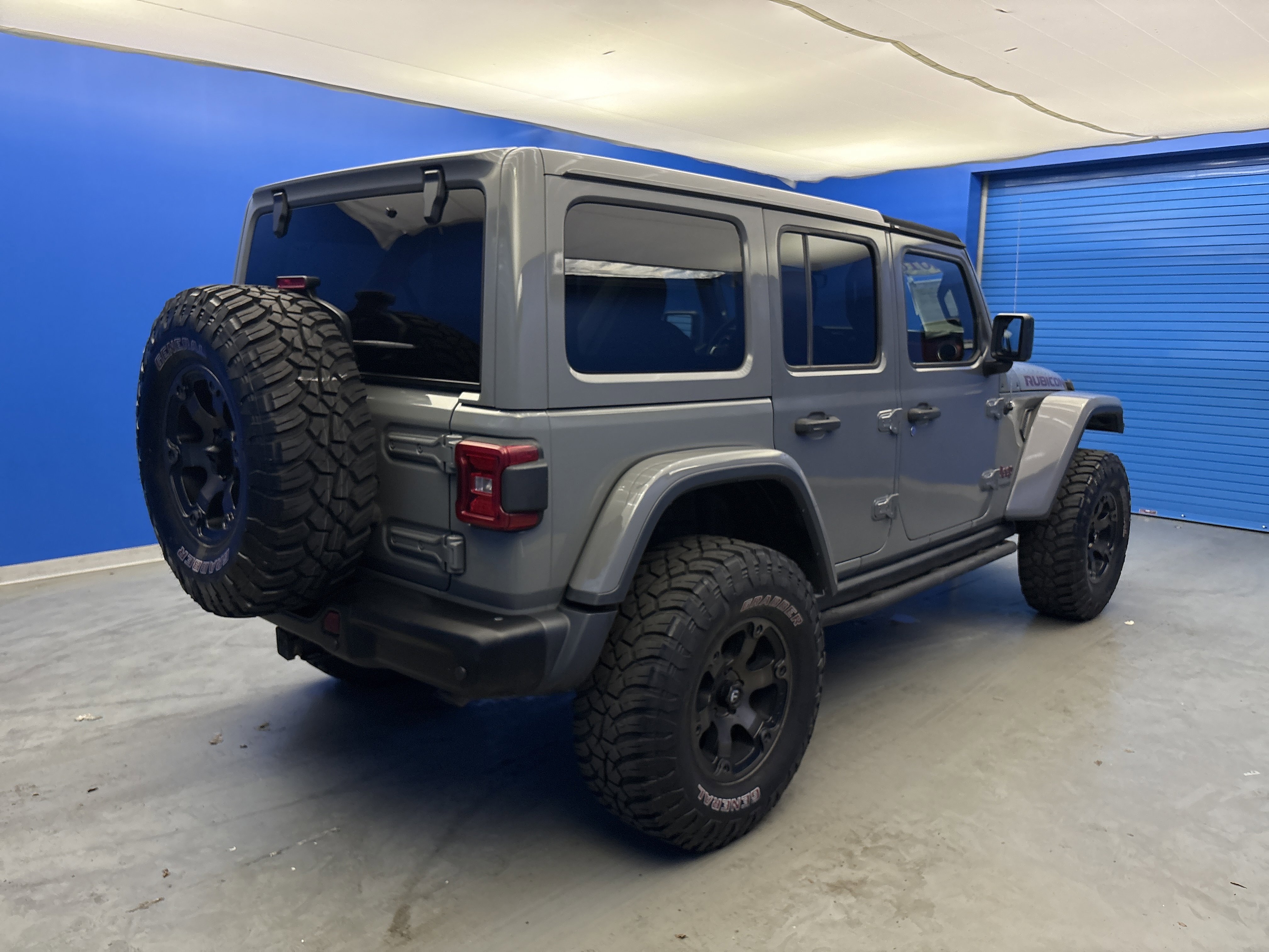 Used 2018 Gray Jeep Rubicon image 7
