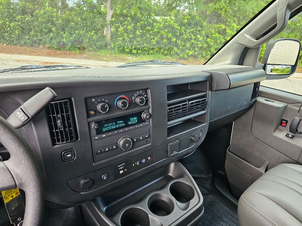2025 GMC Savana Cargo Work Van - Photo 32