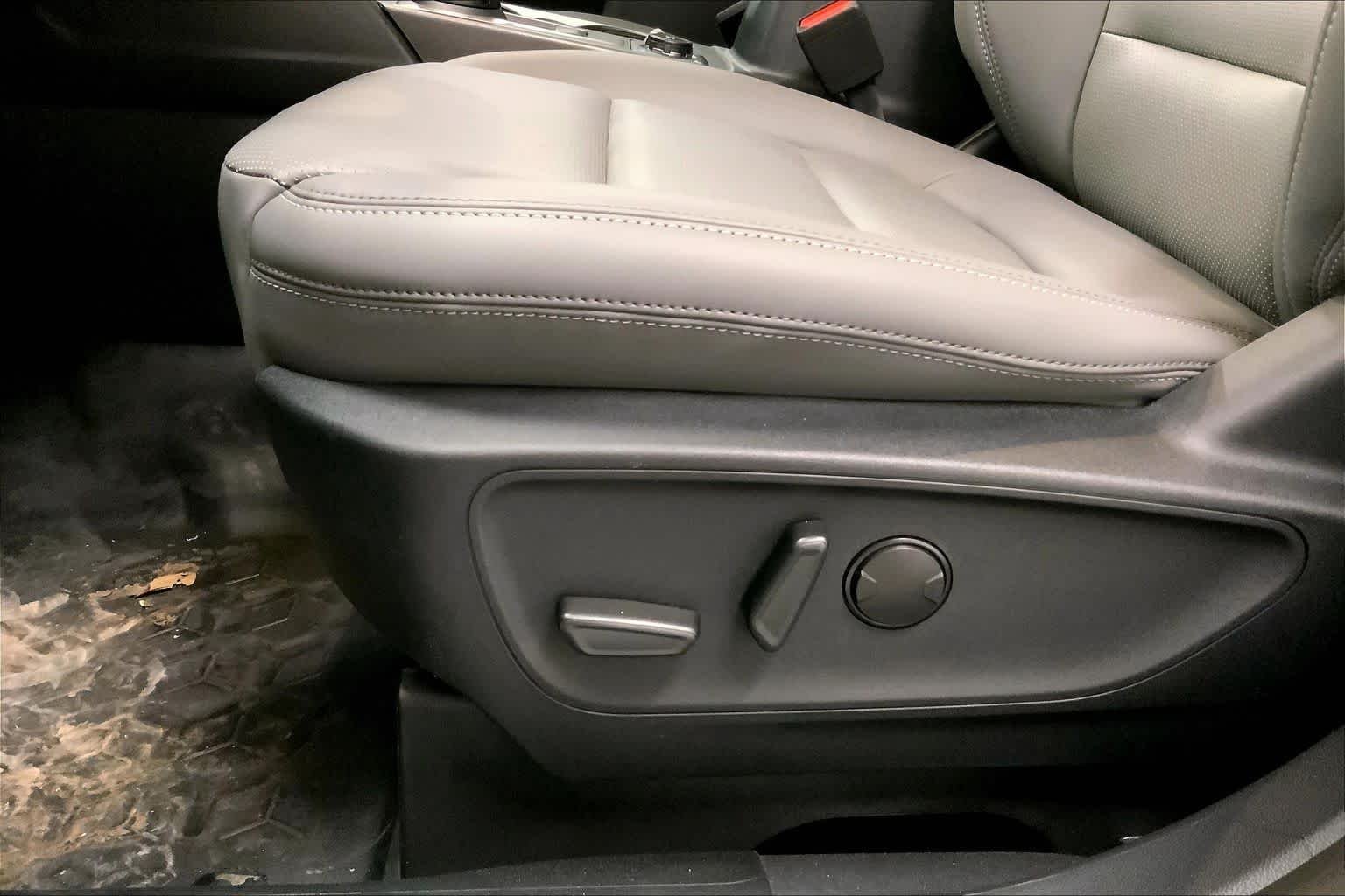 New 2026 Azure Gray Metallic Tri-Coat Ford Badlands® image 19