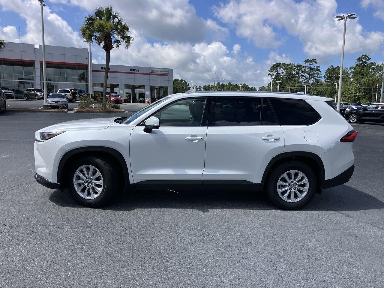 Used 2024 White (Wind Chill Pearl) Toyota XLE AWD image 2