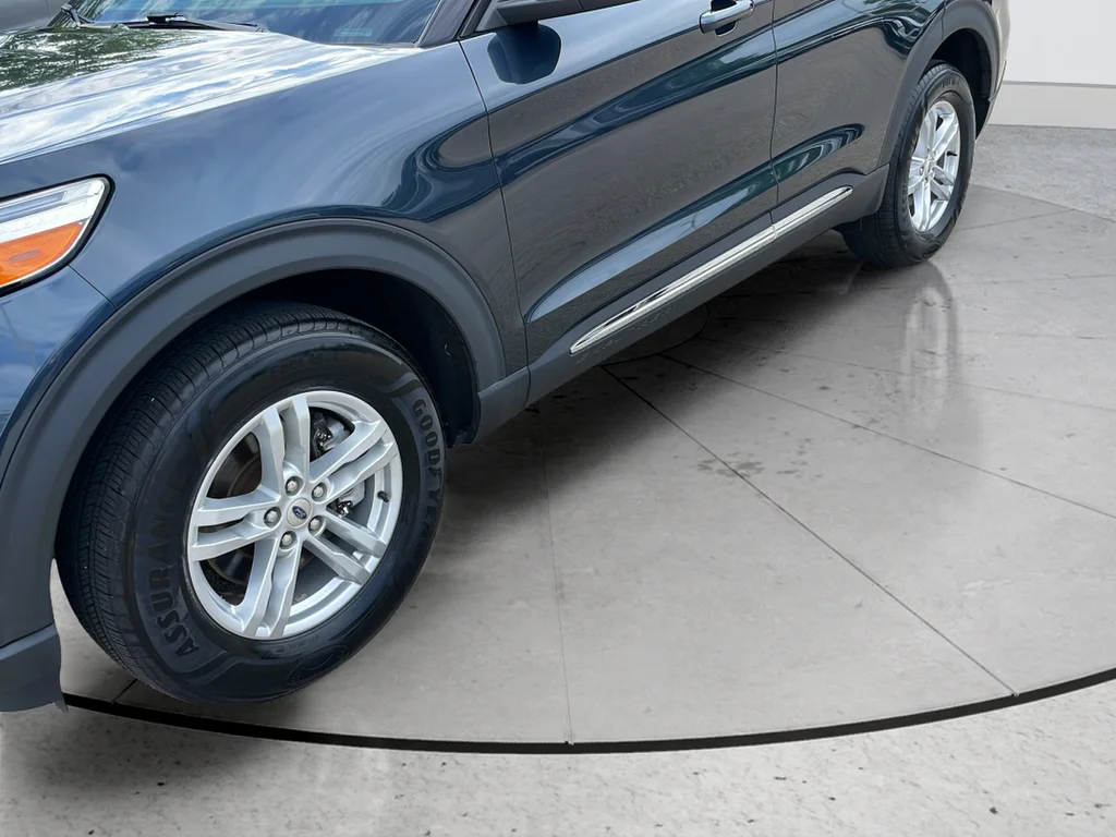 Used 2023 Blue Ford XLT image 9