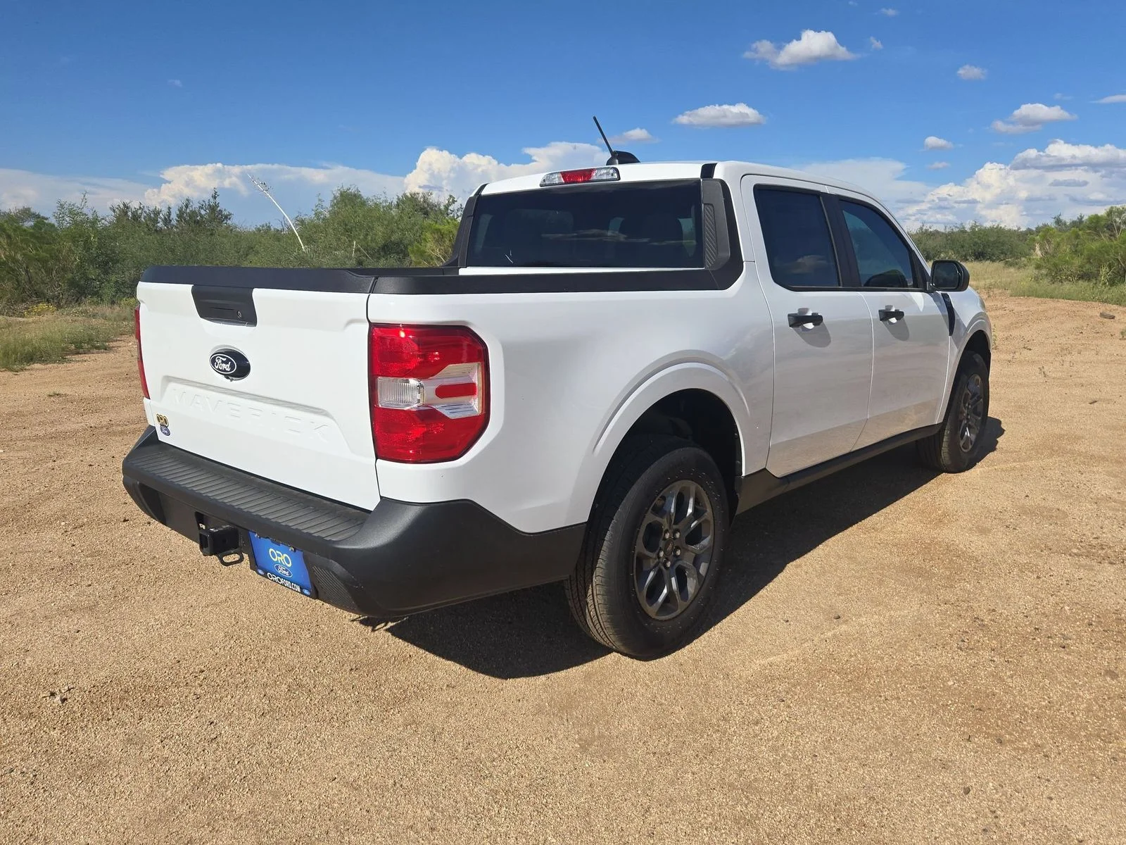 New 2026 Oxford White Ford XLT image 5
