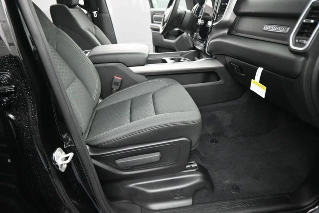 New 2026 Diamond Black Crystal Pearl-Coat Exterior Paint RAM Big Horn/Lone Star image 22