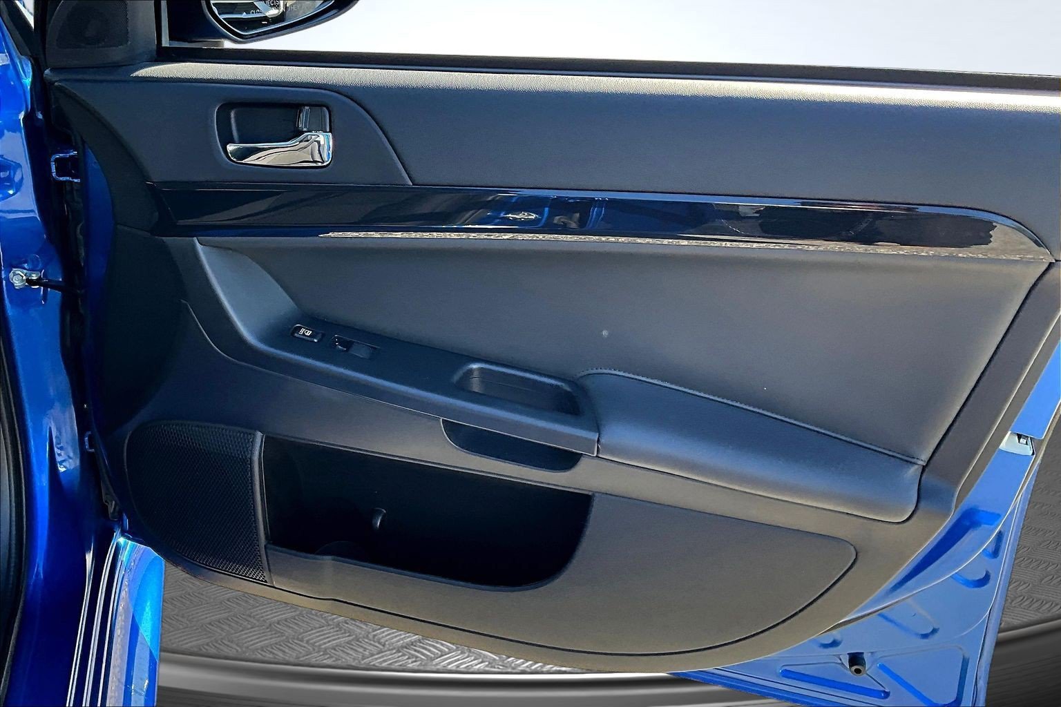 Used 2017 Blue Mitsubishi ES image 23