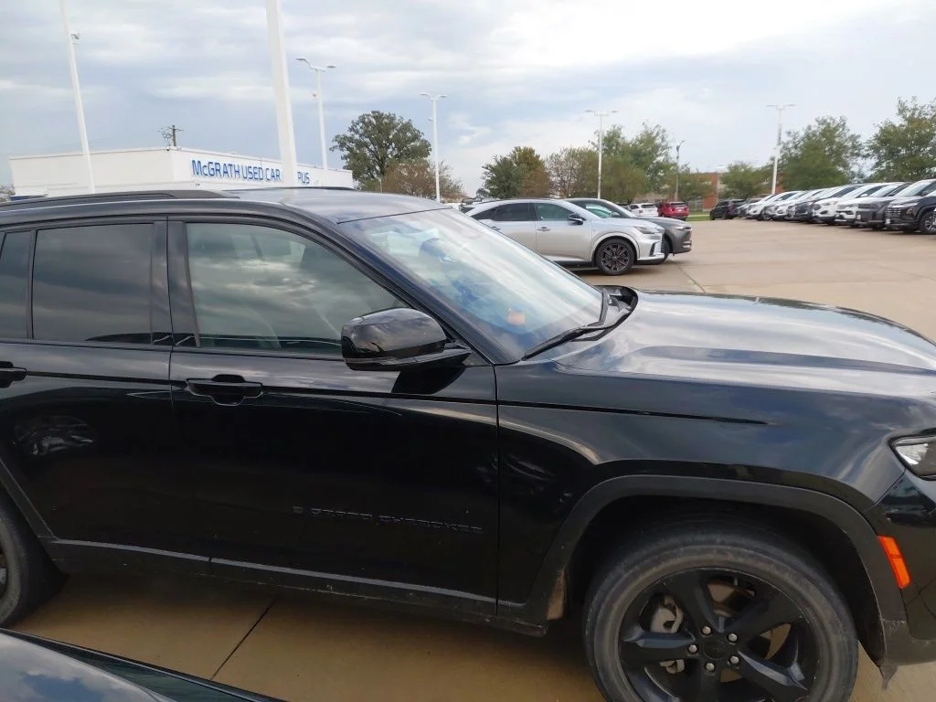 Used 2023 Black Jeep Altitude X image 4