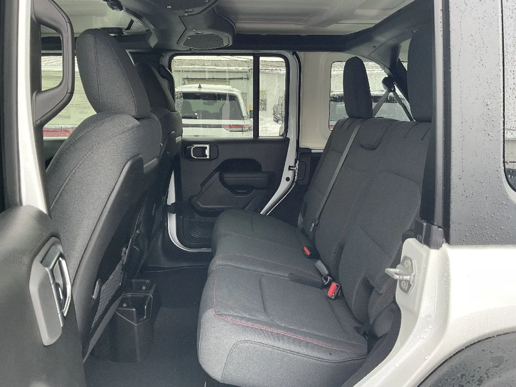 New 2026 Bright White Clearcoat Jeep 4-Door Rubicon 4x4 image 9