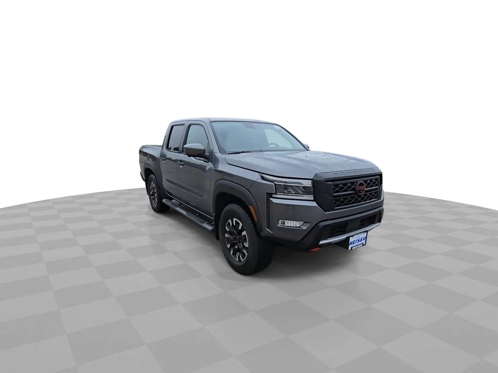 Used 2022  Nissan PRO-4X image 2