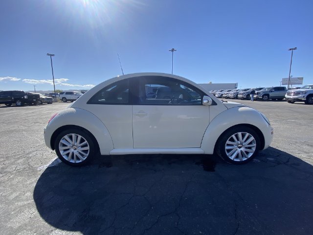 Used 2008 Yellow Volkswagen S image 9