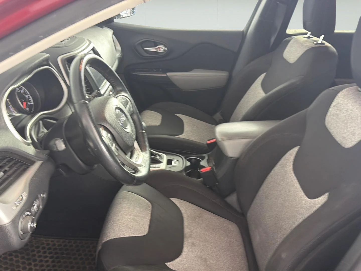 Used 2014 Deep Cherry Red Crystal Pearlcoat Jeep Latitude image 10