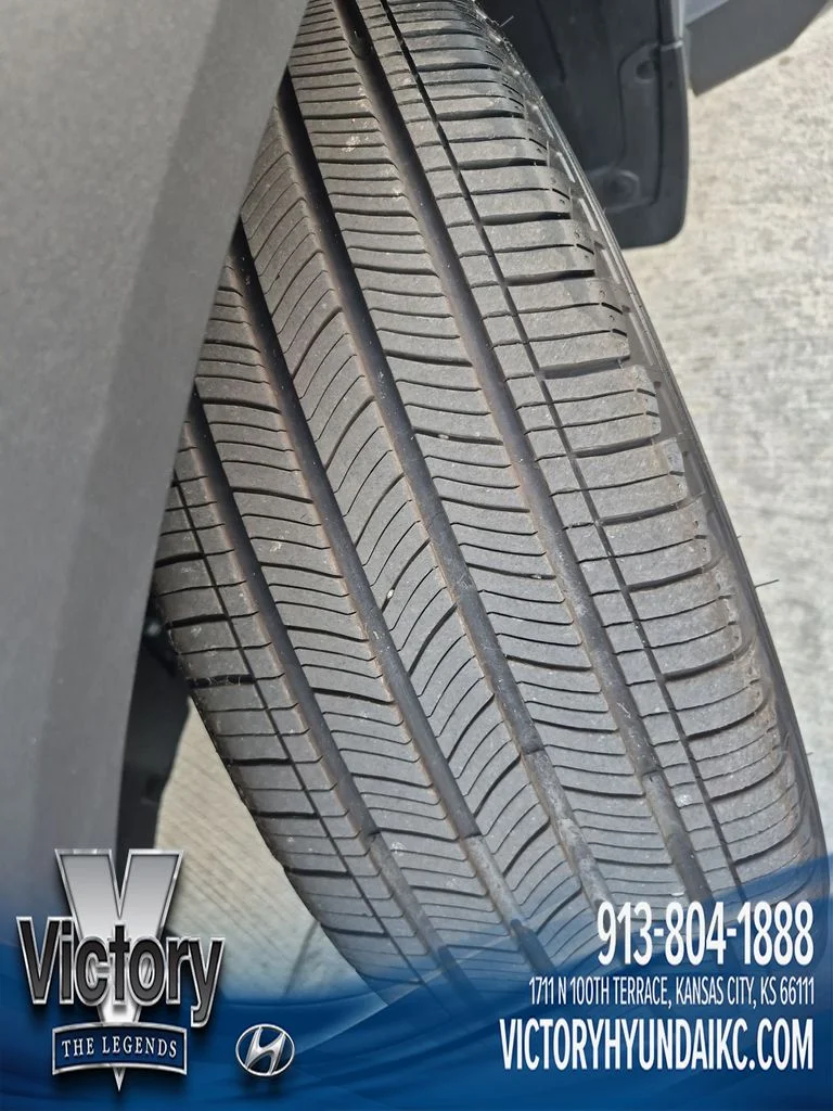 Used 2024 Gray Hyundai SEL image 28