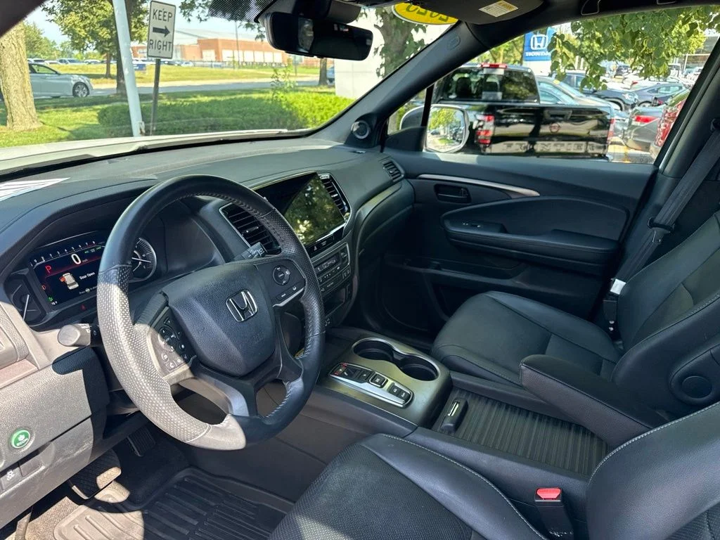 Used 2023 White Honda EX-L image 17