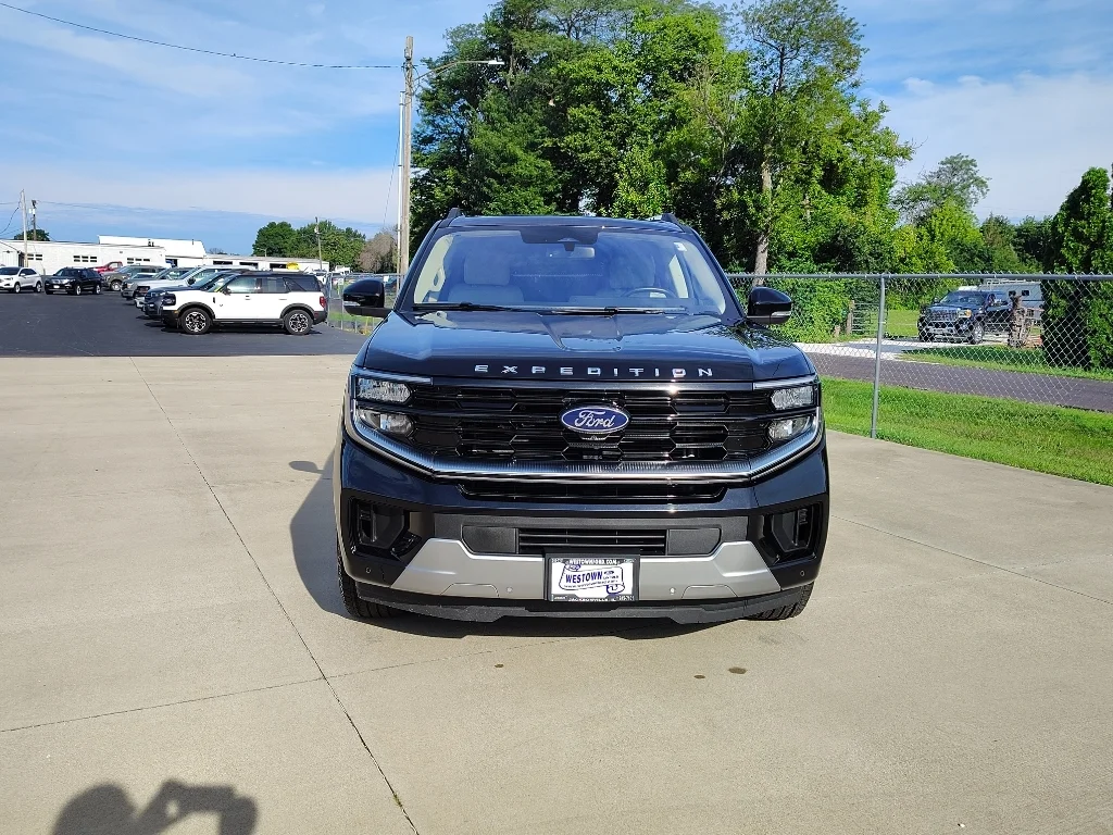 Used 2025 Agate Black Metallic Ford Platinum image 7