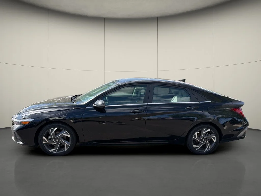 Used 2024 Black Hyundai Limited image 5