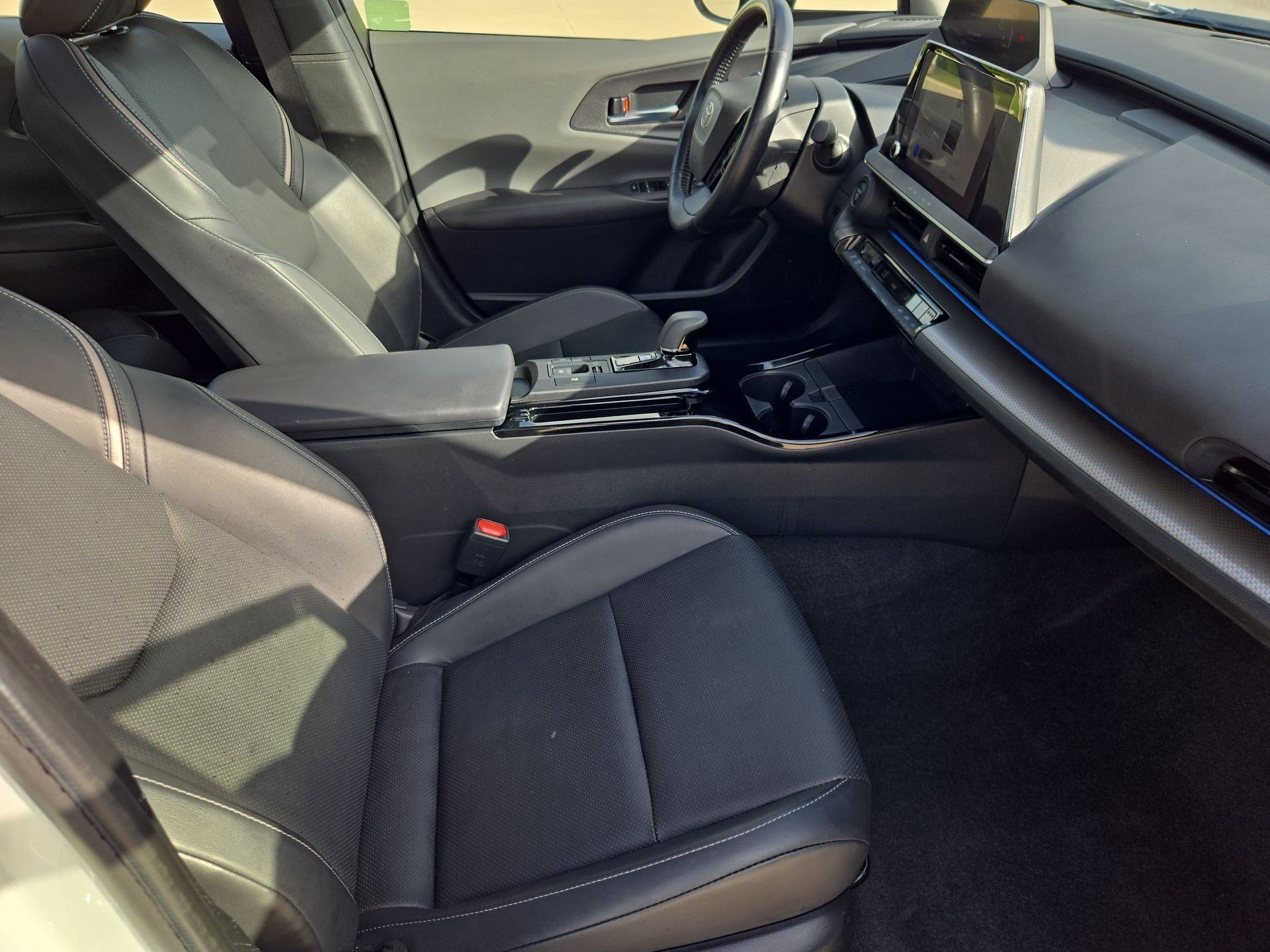 Used 2024 Pearl Toyota XLE image 31