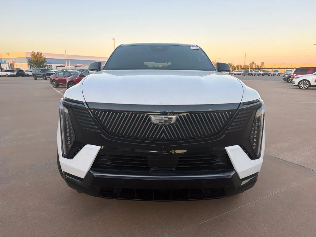 Used 2025 White Cadillac Sport 2 image 5