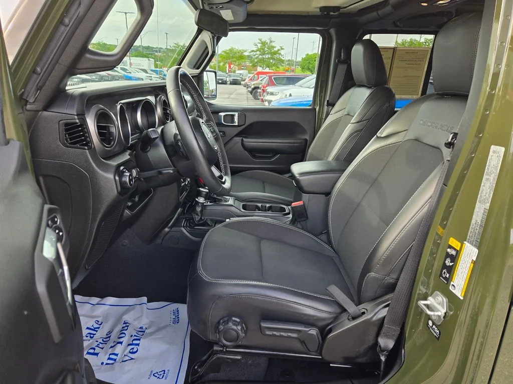 Used 2023 Green Jeep  image 14
