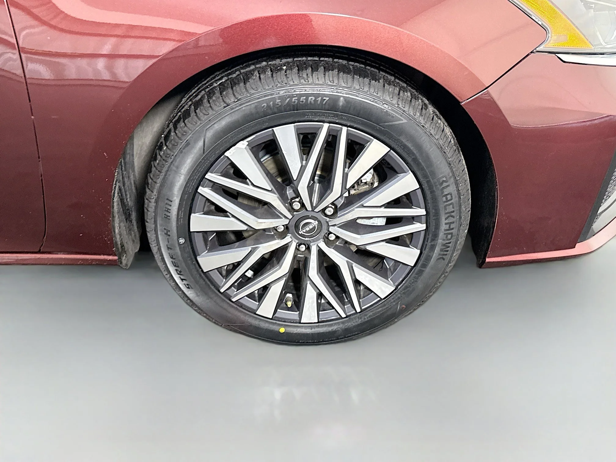 Used 2023 Garnet Pearl Metallic Nissan 2.5 SV image 28