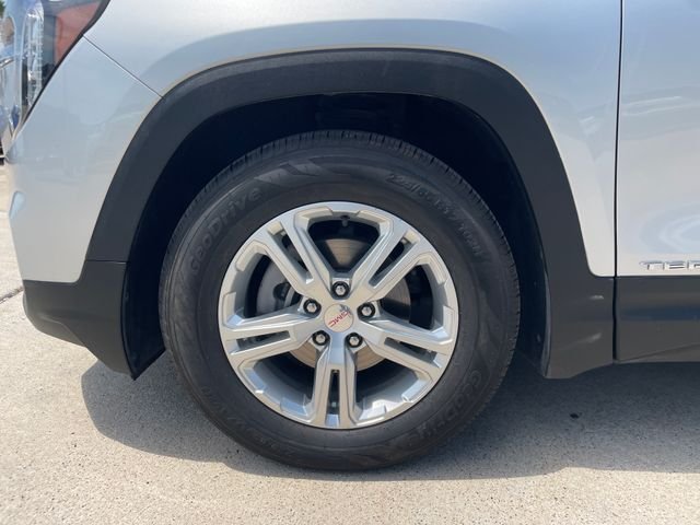 Used 2022 Silver GMC SLE image 27