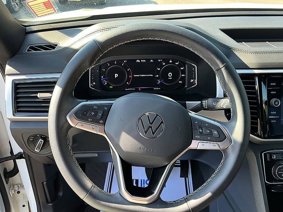 Used 2022 Pure White Volkswagen 3.6L V6 SE w/Technology image 14