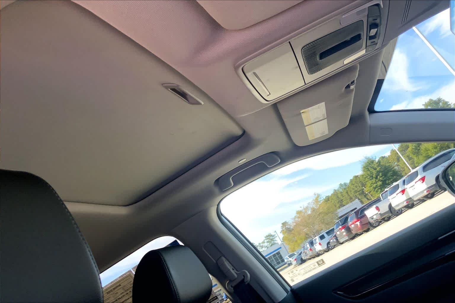 Used 2025 Solar Silver Metallic Honda EX-L image 14