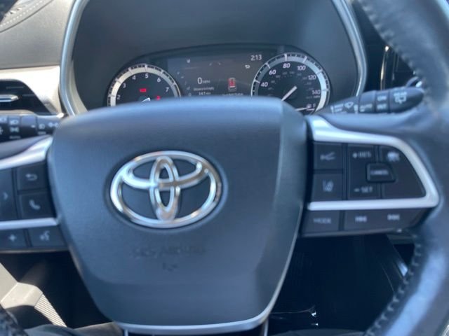 Used 2022 Gray Toyota Platinum image 19