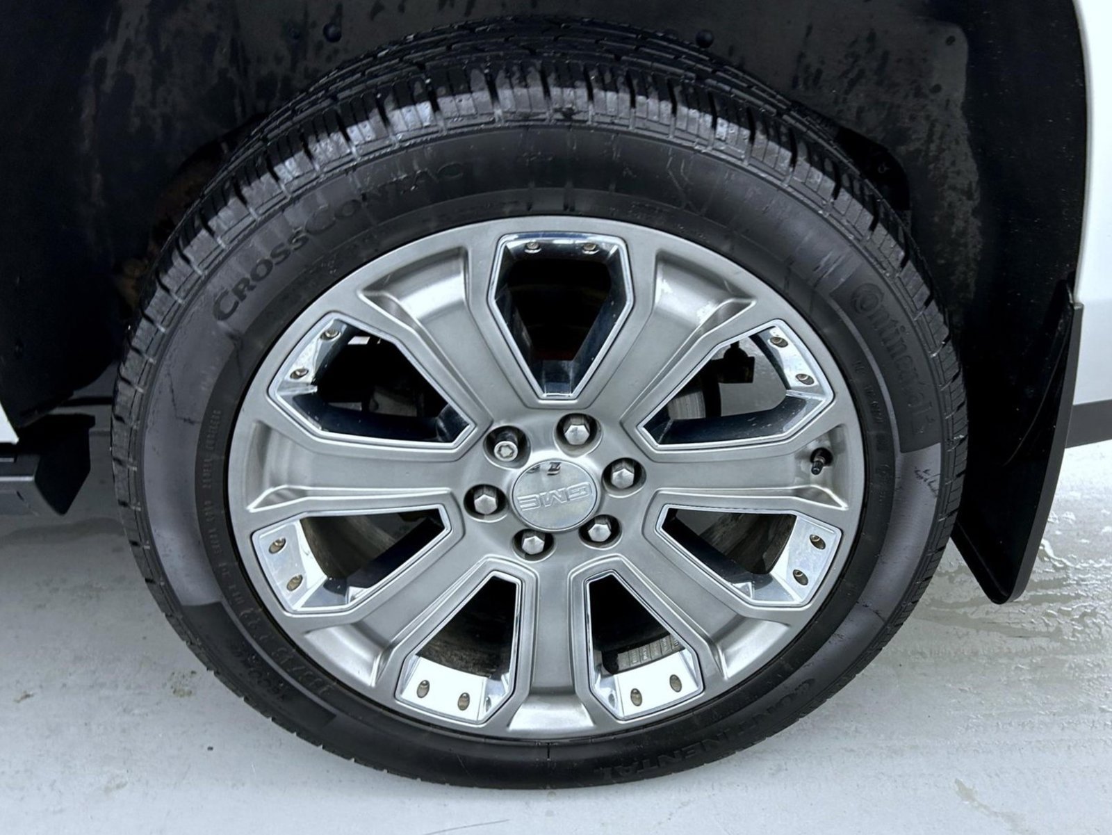 Used 2016 Silver GMC Denali image 26