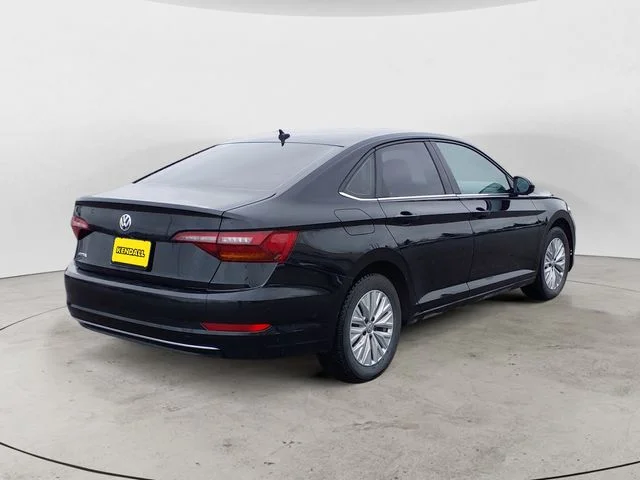 Used 2019 Tornado Red Volkswagen 1.4T SE image 5