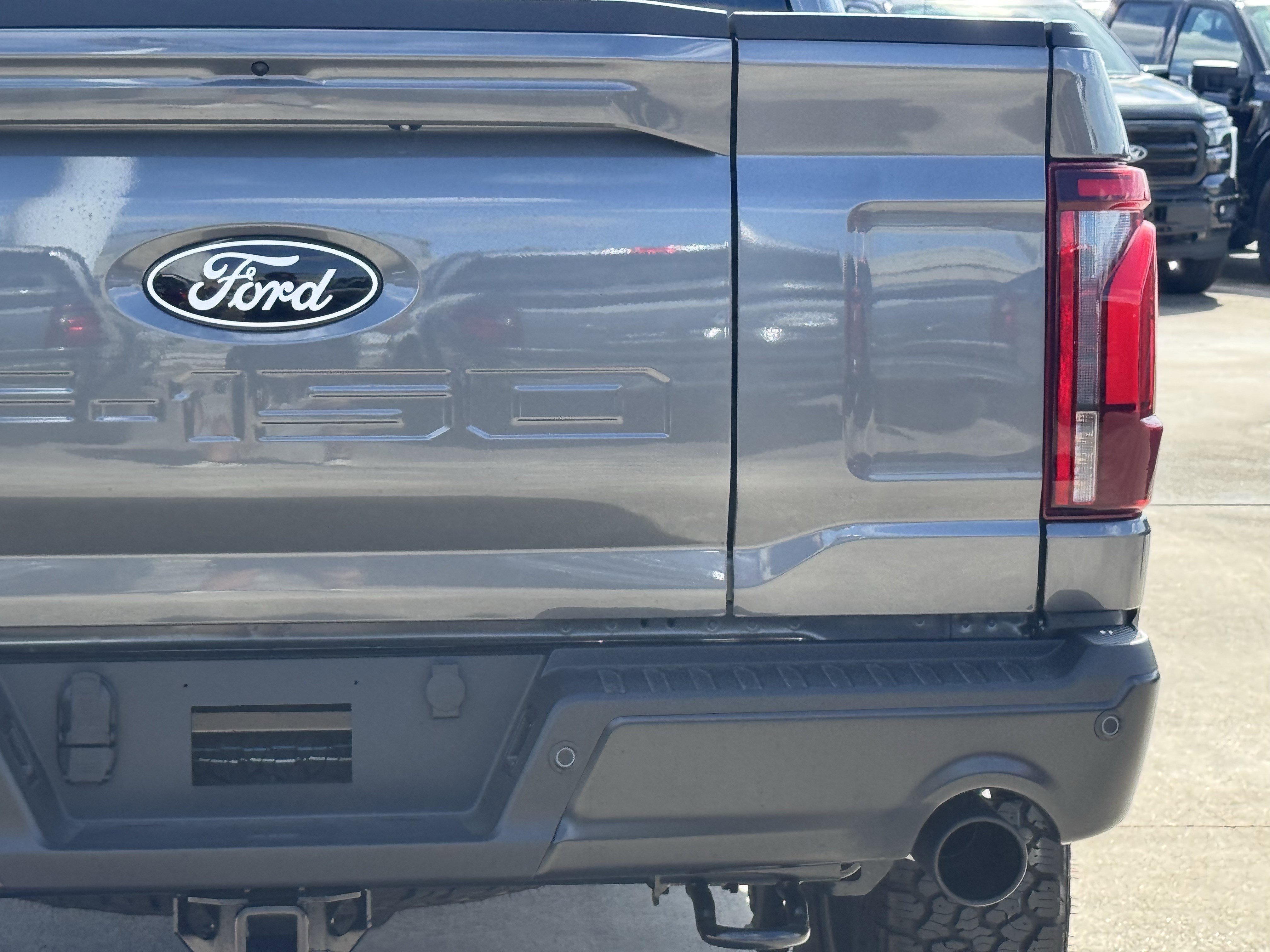 New 2026 Carbonized Gray Metallic Ford Tremor image 9
