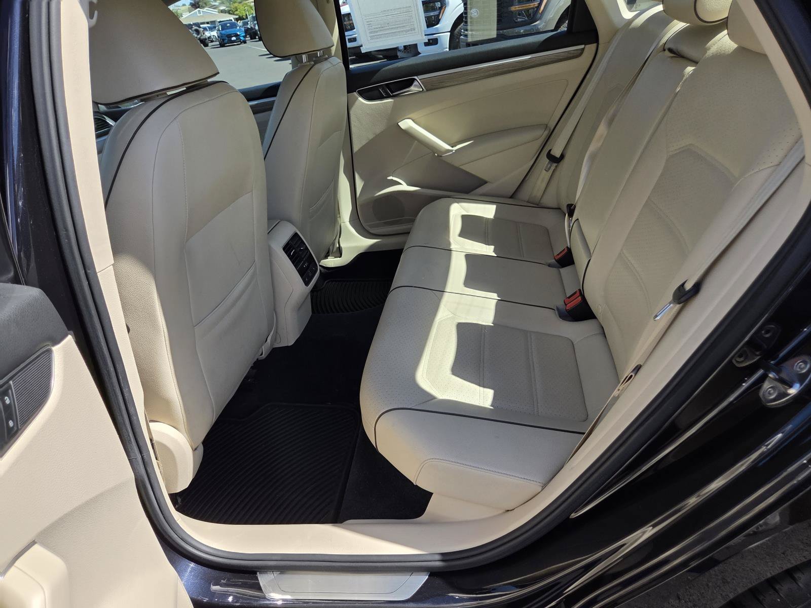 Used 2017  Volkswagen 1.8T SE w/Technology image 13