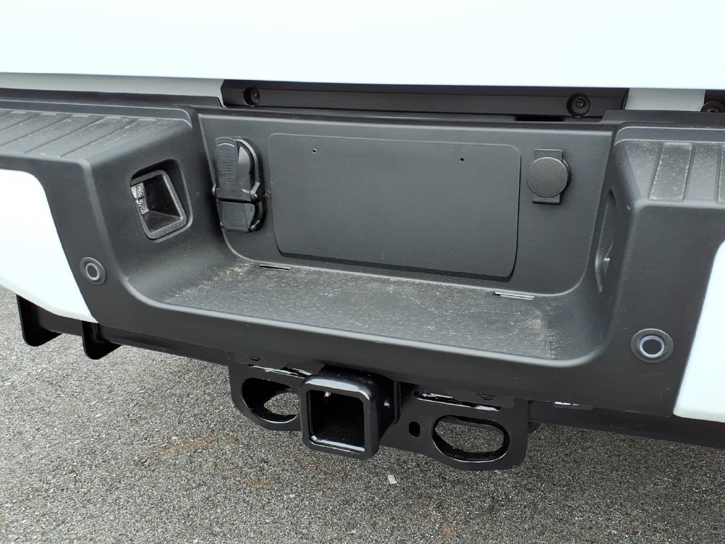 New 2027 Oxford White Ford F-250® XLT image 5