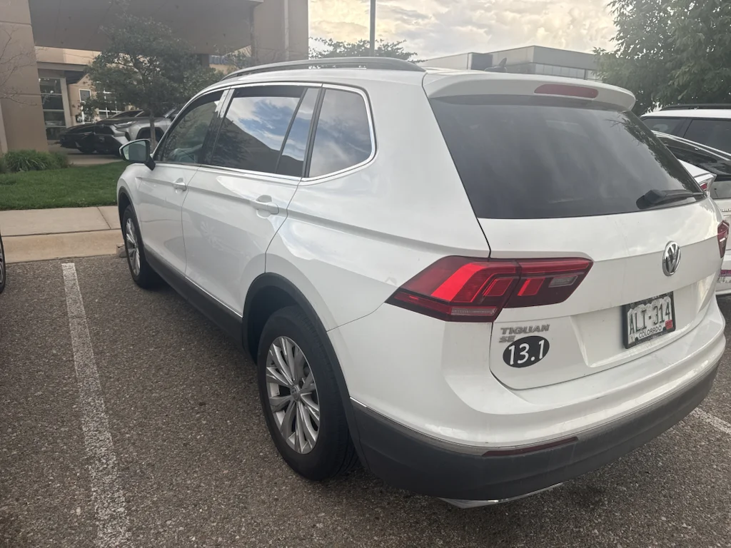 Used 2018 Platinum Gray Metallic Volkswagen SE image 3