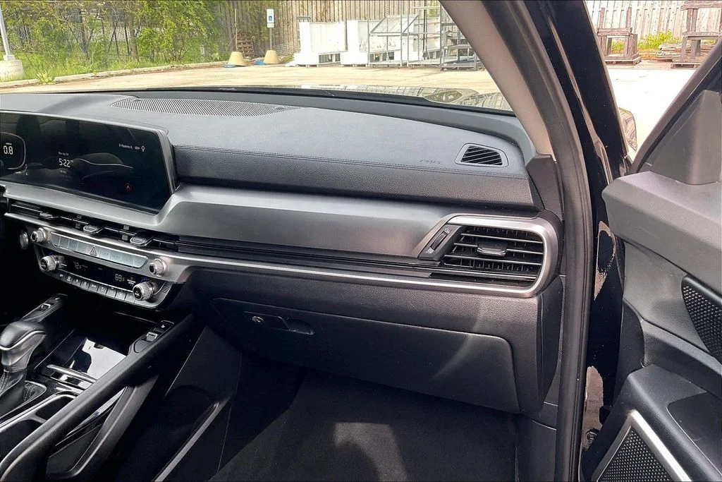 Used 2024 Black Kia S image 16