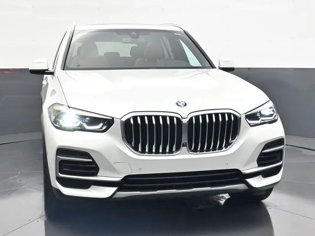 Used 2023 White BMW sDrive40i image 11