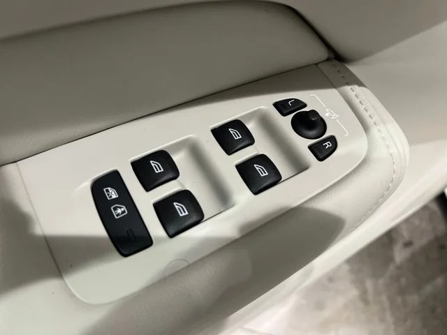 New 2026 Crystal White Volvo Ultra image 11