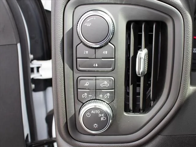2025 GMC Sierra 3500 Chassis Cab Pro - Photo 11
