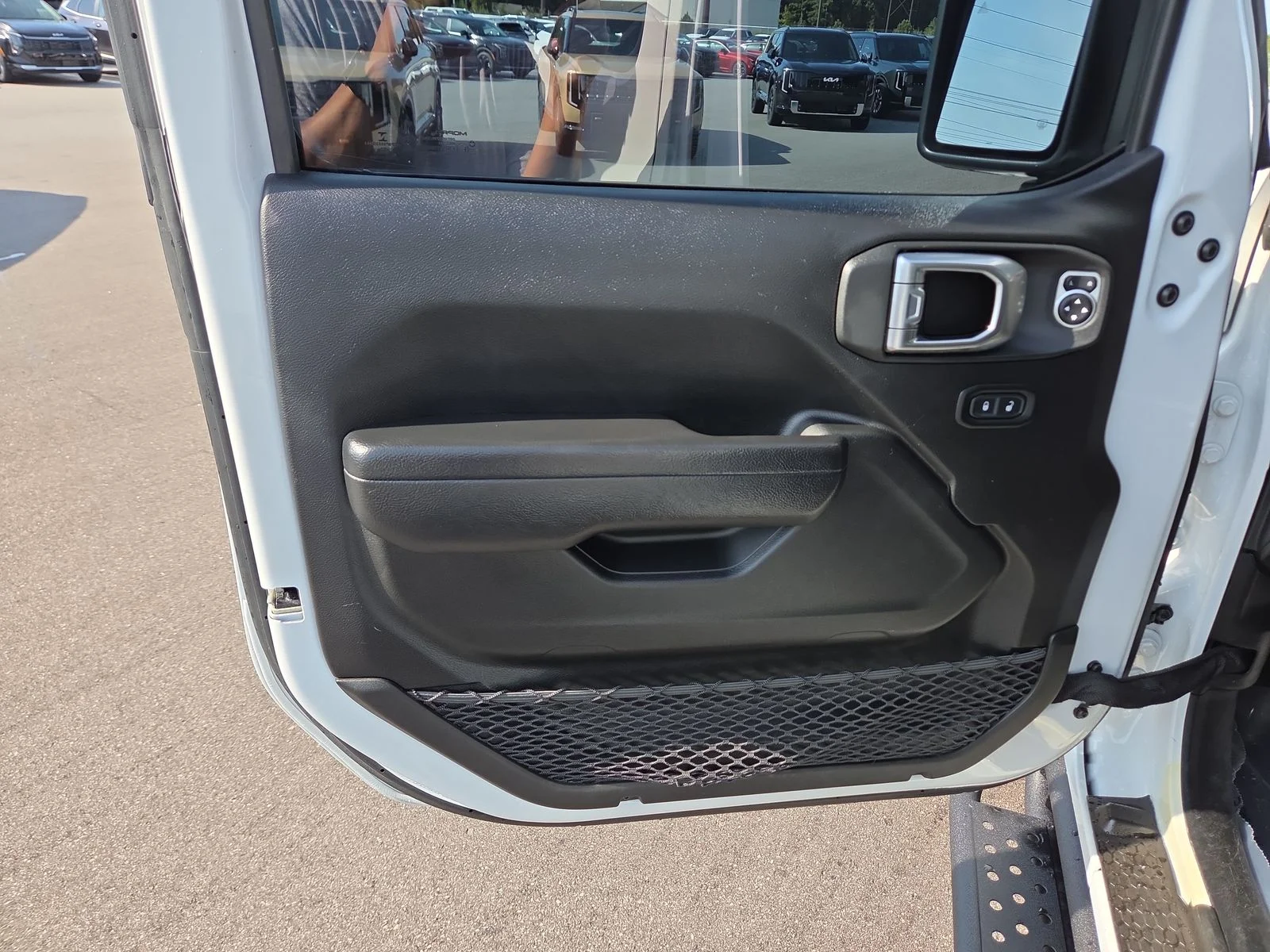 Used 2022 Bright White Clearcoat Jeep Unlimited Rubicon image 11