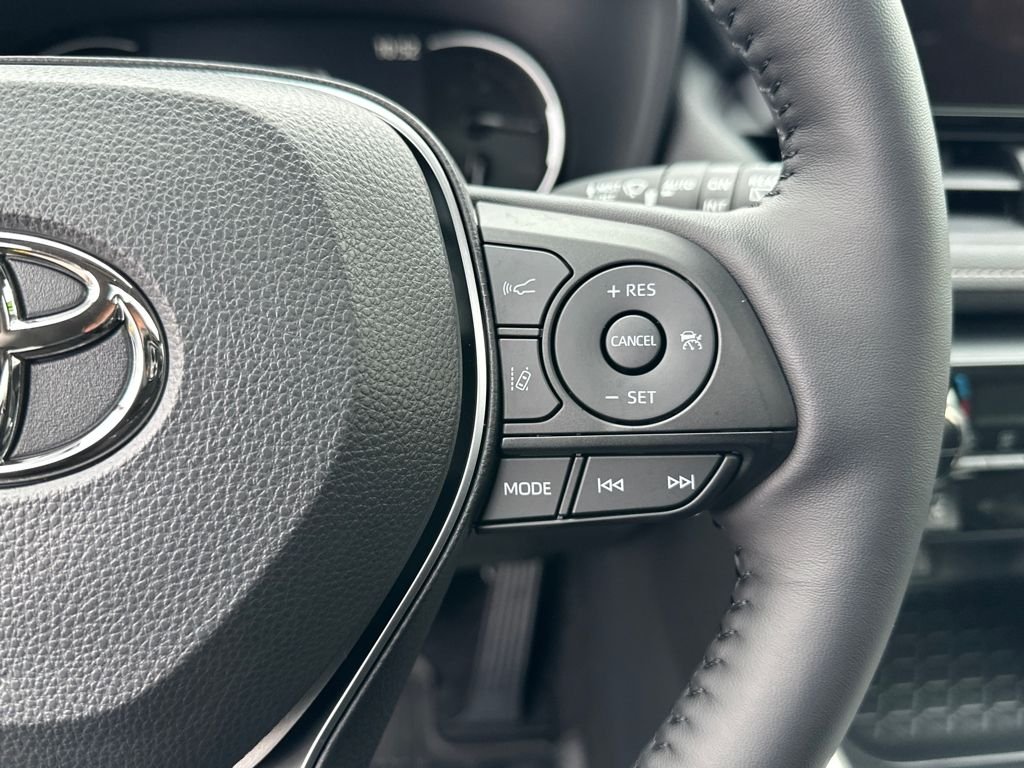 2025 Toyota RAV4 XLE - Photo 20