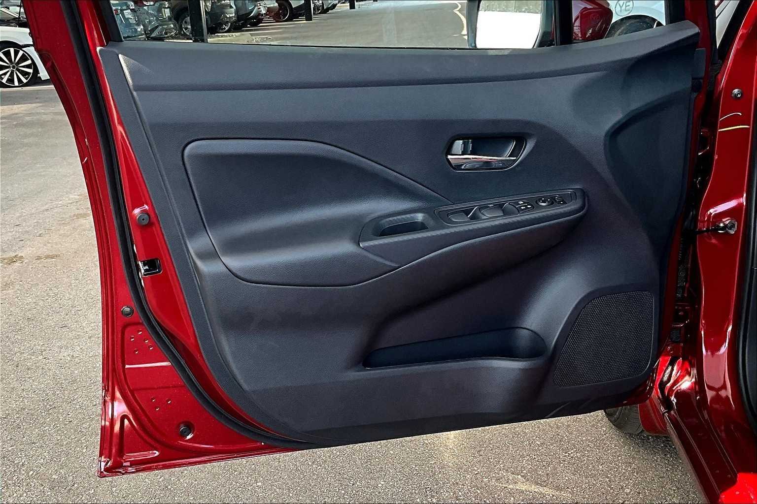 2025 Nissan Versa Sedan SV - Photo 13