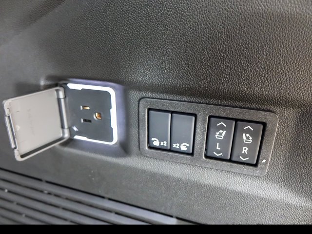 2027 GMC Yukon Denali - Photo 23