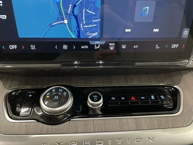 New 2026 Glacier Gray Metallic Tri-Coat Ford MAX Platinum® image 19