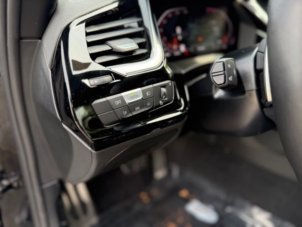 Used 2026 Black BMW sDrive30i image 18