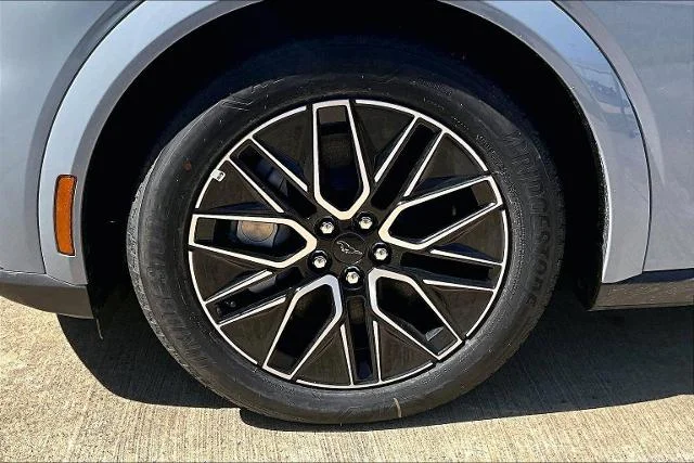 New 2026 Glacier Gray Metallic Tri-coat Ford Premium image 23